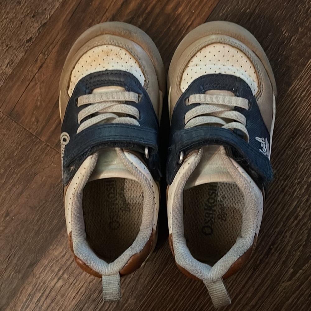 OshKosh B’gosh Sneakers - Picture 2 of 4